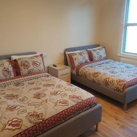 London Luxury Spacious 2 Bedroom Apartment 4 Mins From Ilford Stn. Free Parking Ngoại thất bức ảnh