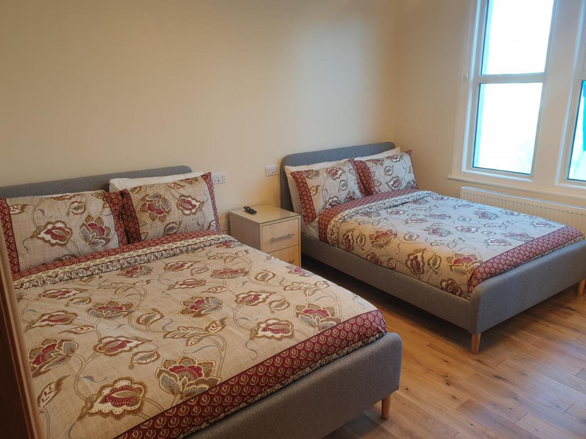London Luxury Spacious 2 Bedroom Apartment 4 Mins From Ilford Stn. Free Parking Ngoại thất bức ảnh