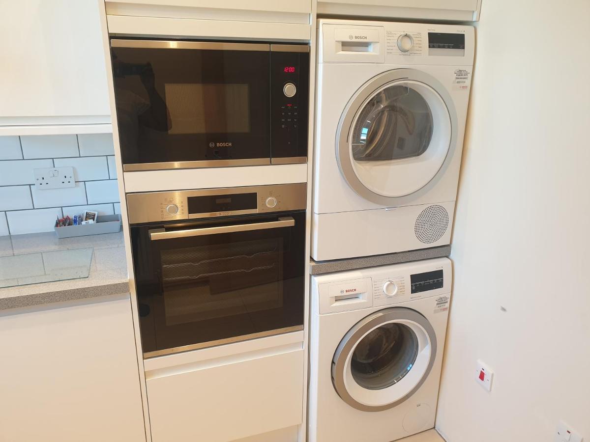 London Luxury Spacious 2 Bedroom Apartment 4 Mins From Ilford Stn. Free Parking Ngoại thất bức ảnh