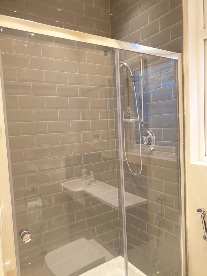 London Luxury Spacious 2 Bedroom Apartment 4 Mins From Ilford Stn. Free Parking Ngoại thất bức ảnh