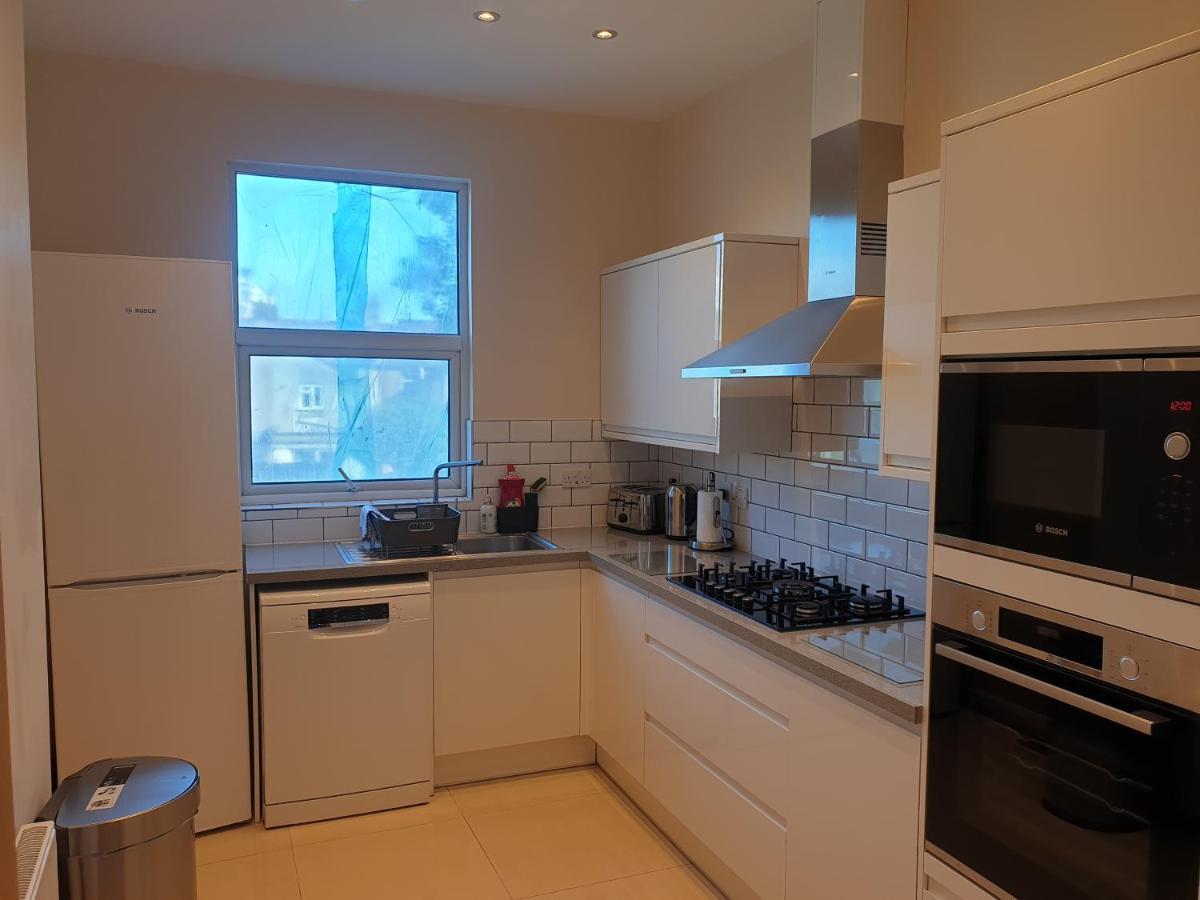 London Luxury Spacious 2 Bedroom Apartment 4 Mins From Ilford Stn. Free Parking Ngoại thất bức ảnh