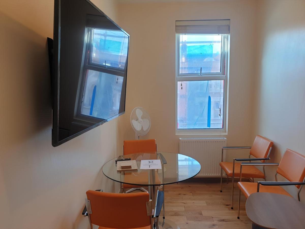 London Luxury Spacious 2 Bedroom Apartment 4 Mins From Ilford Stn. Free Parking Ngoại thất bức ảnh