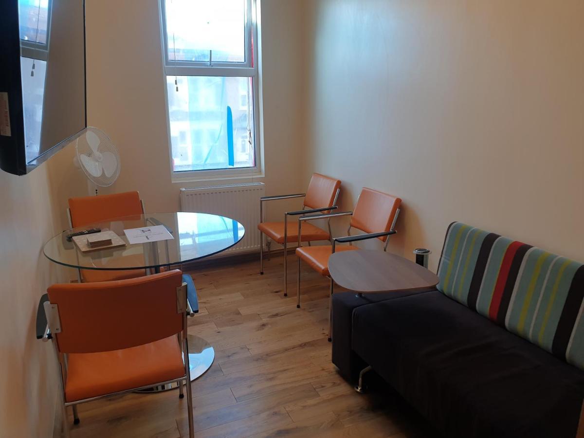 London Luxury Spacious 2 Bedroom Apartment 4 Mins From Ilford Stn. Free Parking Ngoại thất bức ảnh